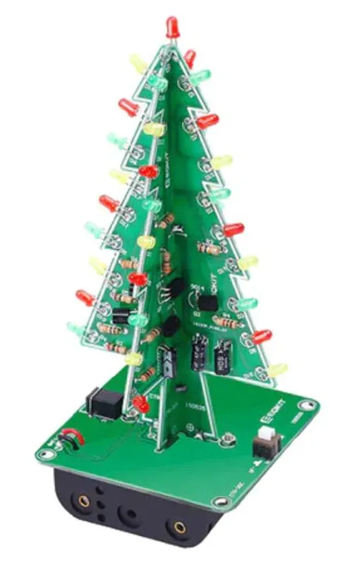 Image du circuit imprimé sapin de Noël entièrement soudé avec des LEDs rouges, jaunes et vertes